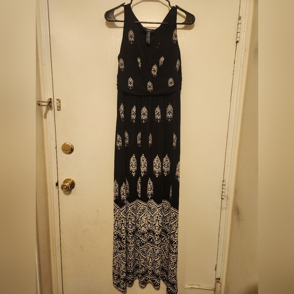 Chaps Dresses & Skirts - Chaps Black And White Patterned Maxi dress